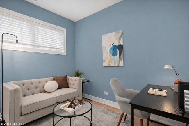 Building Photo - 1021 N Hermitage Ave