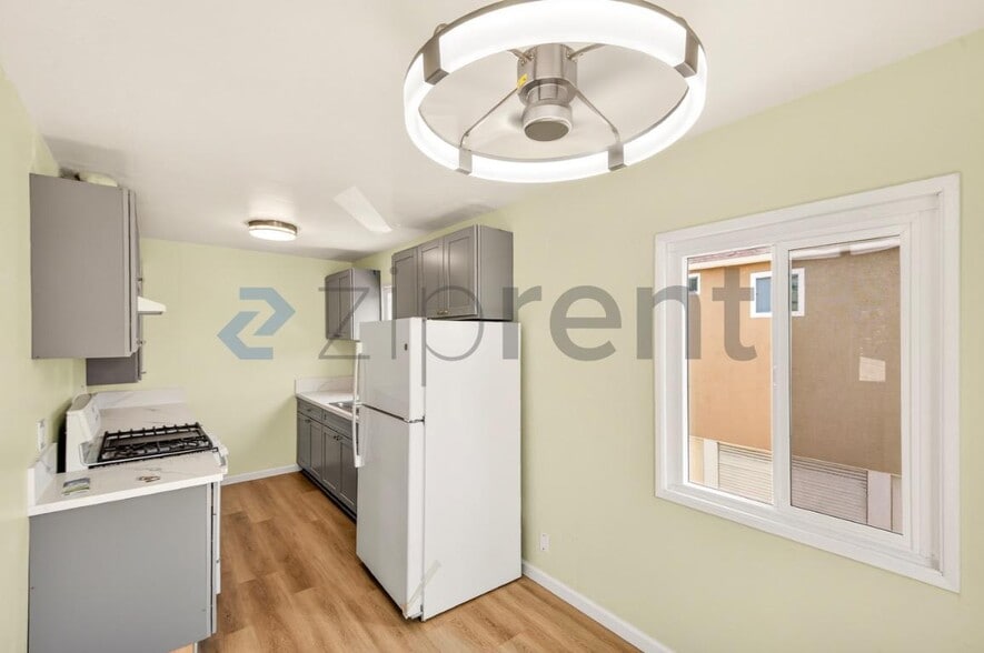 Building Photo - Unit 1/2