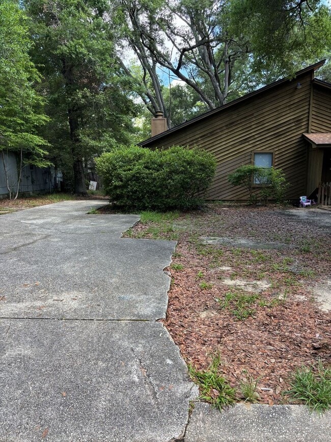 Building Photo - 408 Deborah Ln