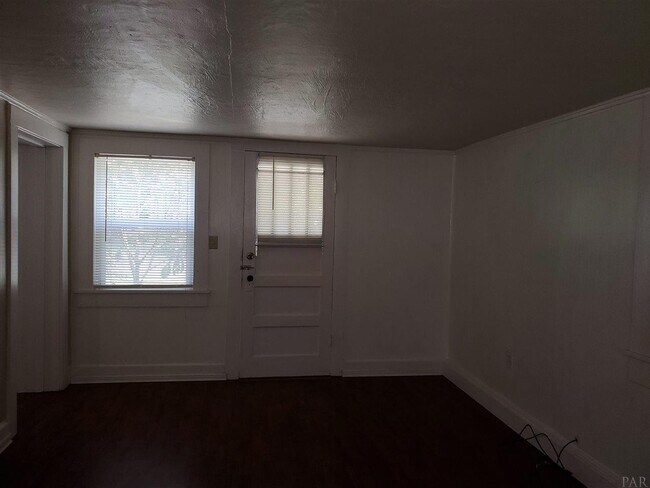Building Photo - 707 W Chase St