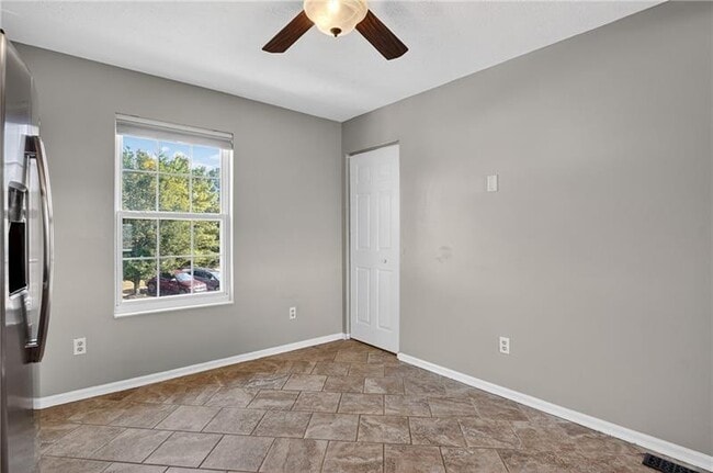 Building Photo - 117 Scenic Hill Dr
