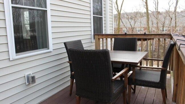 Building Photo - 8 Summer Hill Cir