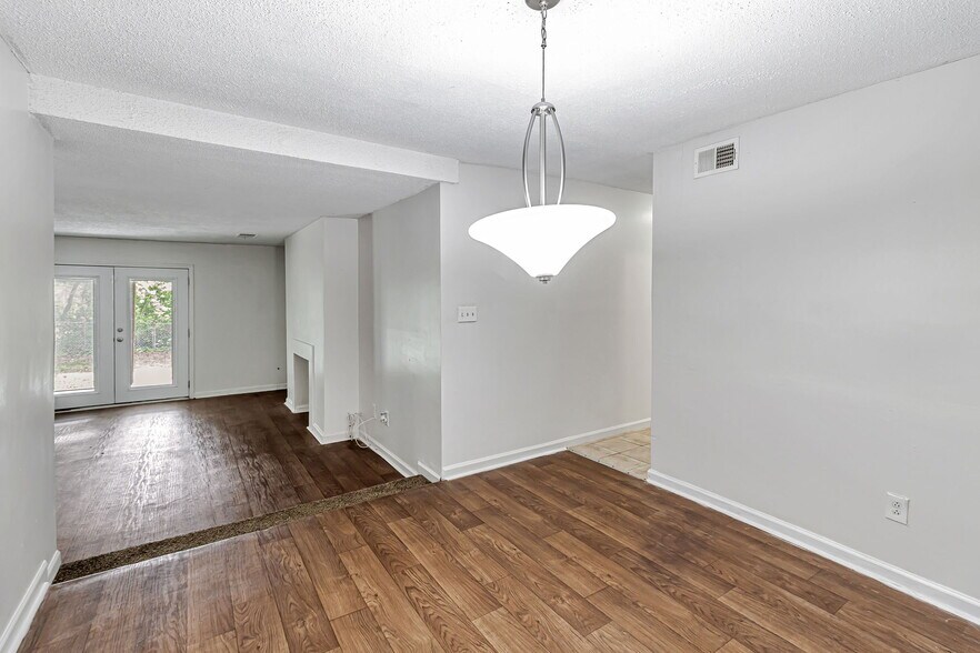 Building Photo - 3575 Oakvale Rd