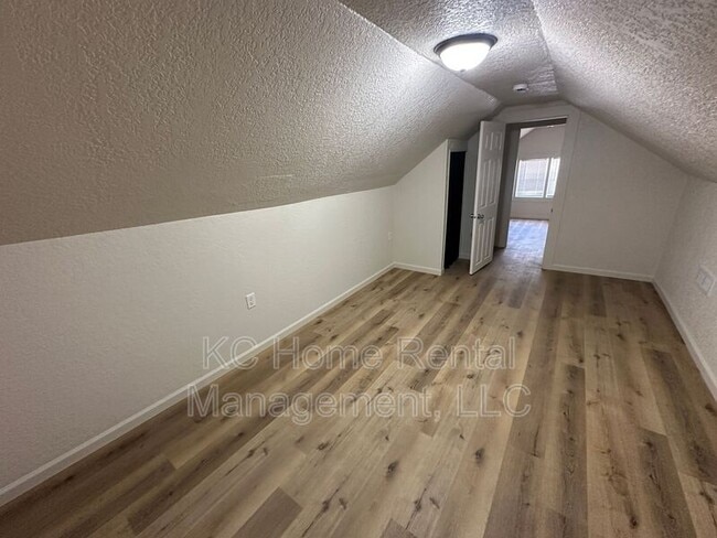 Building Photo - 3203 E 26th Terrace