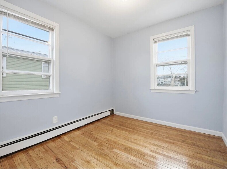 Building Photo - 305 N Terrace Ave