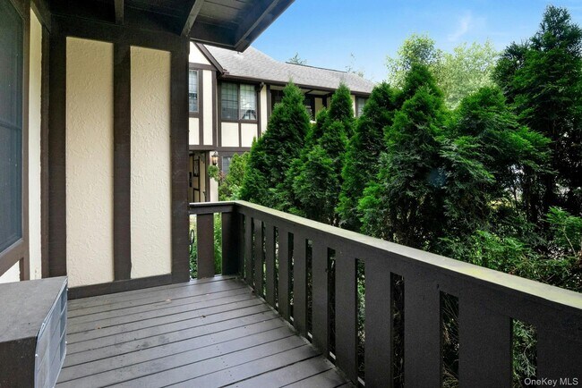 Building Photo - 8 Foxwood Dr