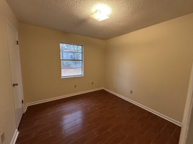 Building Photo - Home For Rent