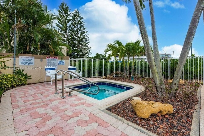 Building Photo - 6641 Via Regina