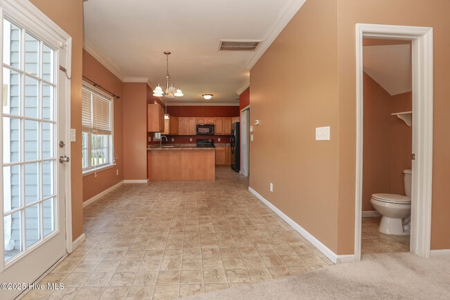Building Photo - 215 Bonanza Dr