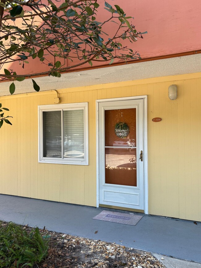 Building Photo - 209 W Miracle Strip Pkwy