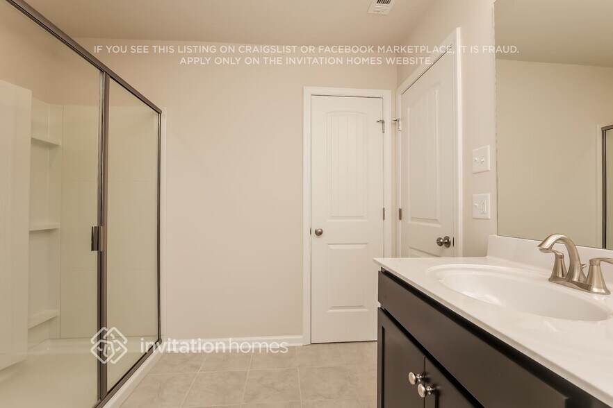 Building Photo - 123 Fister Dr