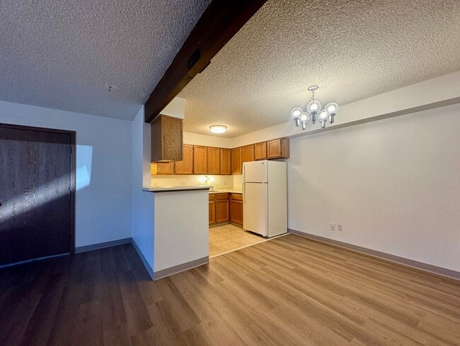 Building Photo - Lovely 1 Bedroom, 1 Bathroom Lakewood Condo! Community POOL!!!
