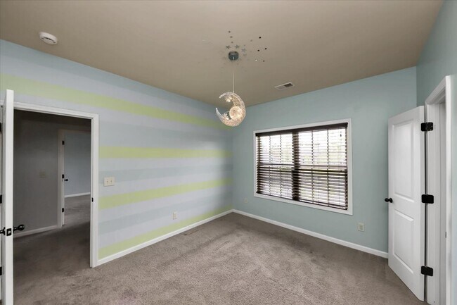 Building Photo - 6059 Cove Park Dr