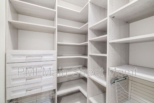 Building Photo - 689 Evening Sky Dr