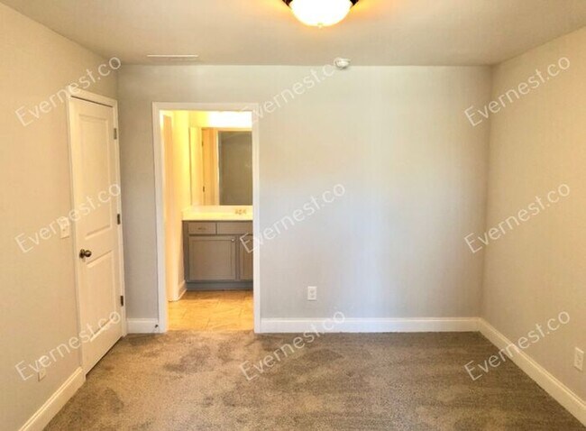 Building Photo - Spacious 3 Bed, 2.5 Bath Home with Modern Amenities / Available Soon!