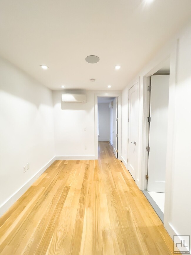 Building Photo - Upper East Side / 2-Bed 1-Bath / Newly Ren...