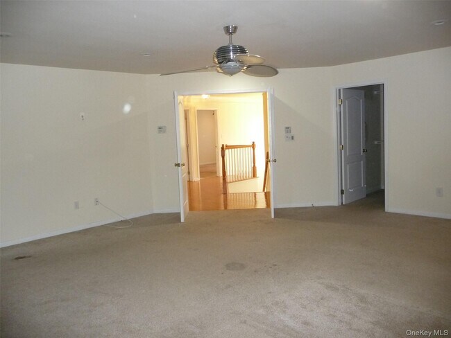 Building Photo - 220 Roosevelt Dr