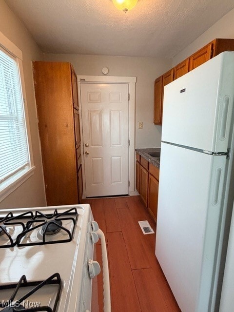 Building Photo - 990 Kelly Ave