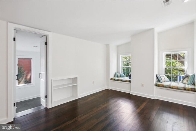 Building Photo - 323 N Patrick St