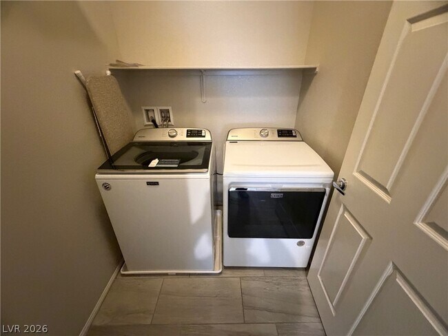 Building Photo - 9163 Laughing Owl Ave