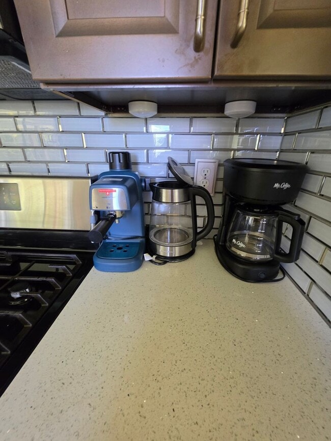 Building Photo - Available Now | Furnished 2BD/1BA Home in Hawaiian Paradise Park