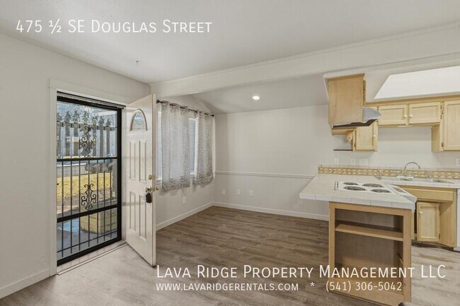 Building Photo - 475 SE Douglas St