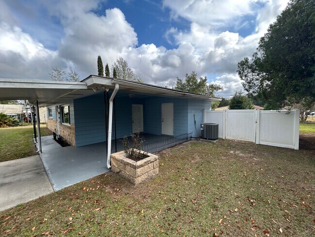 Building Photo - 21570 SW Raintree St