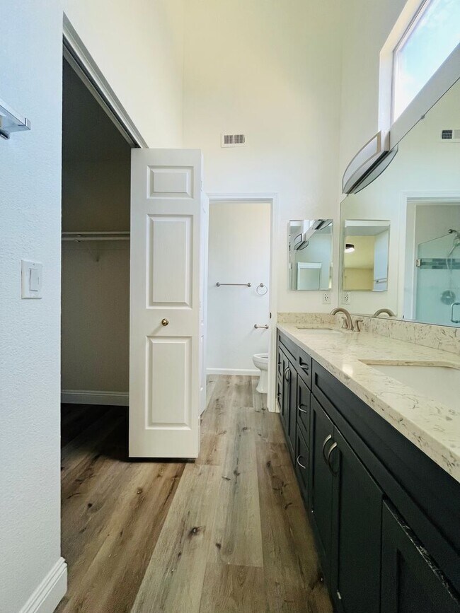 Building Photo - $2450 - 3 Bed/2 Bath Home in a Beautiful Neighborhood