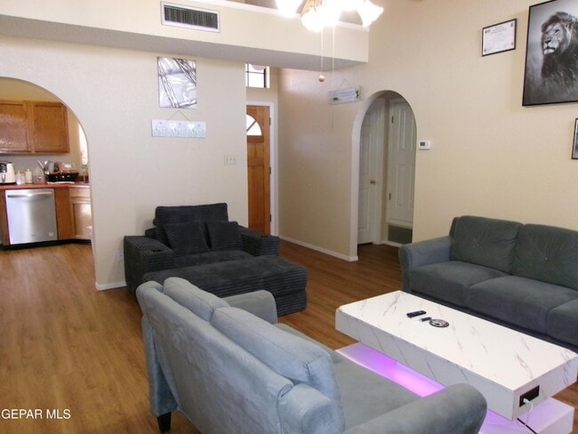 Building Photo - 3454 Broken Arrow Dr