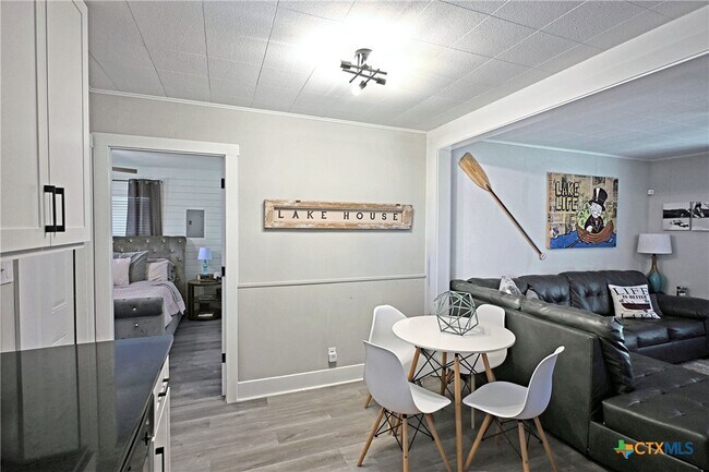 Building Photo - 553 Scenic Dr