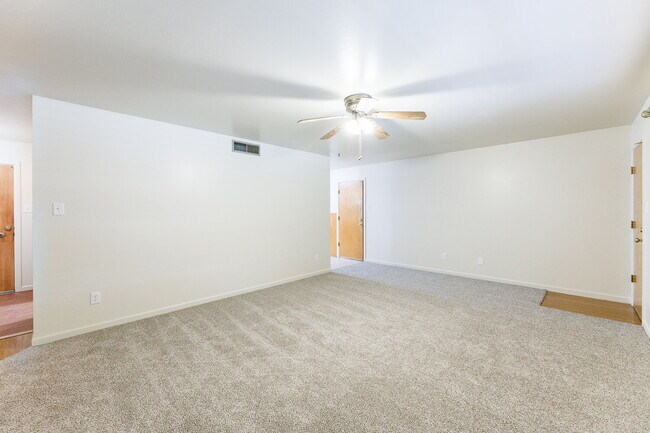 Building Photo - Remodeled throughout, 3/2/1