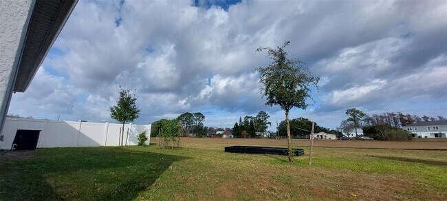 Building Photo - 1608 Sky Lks Dr