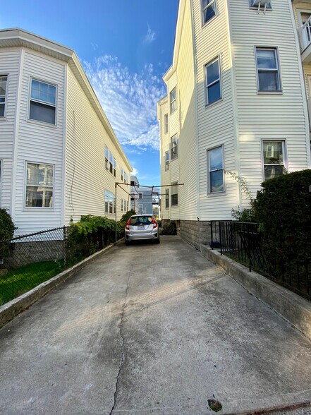 Building Photo - 14 Belknap St