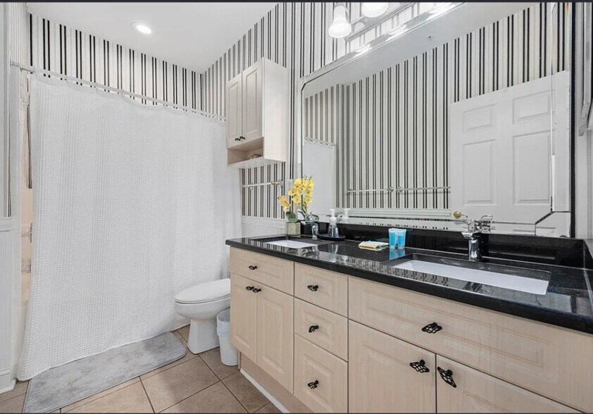 Building Photo - 4865 Luster Leaf Cir