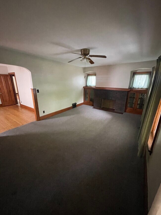 Building Photo - 3850 W 157th St