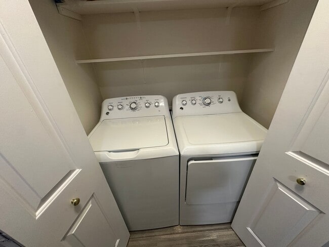 Building Photo - 2 Bed, 2.5 Bath Condo in Reno