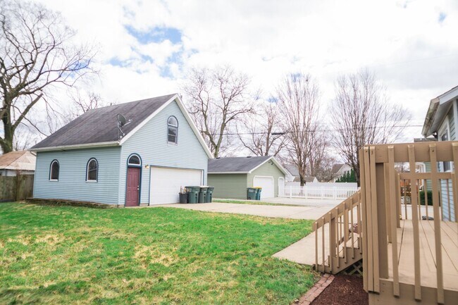 Building Photo - 3 bed 1.5 bath Downtown Valparaiso Home