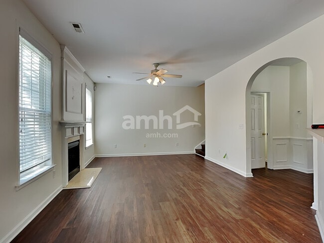 Building Photo - 341 Surrywood Dr