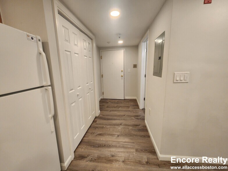 Building Photo - 24 Queensberry St