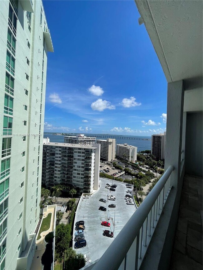 Building Photo - 170 SE 14th St