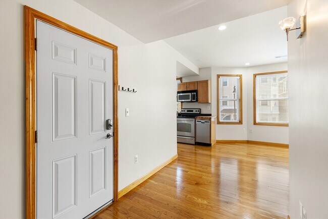 Building Photo - 609-611-611 Dorchester Ave