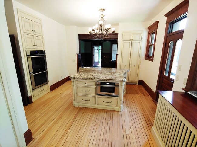 Building Photo - 455 Grand Ave