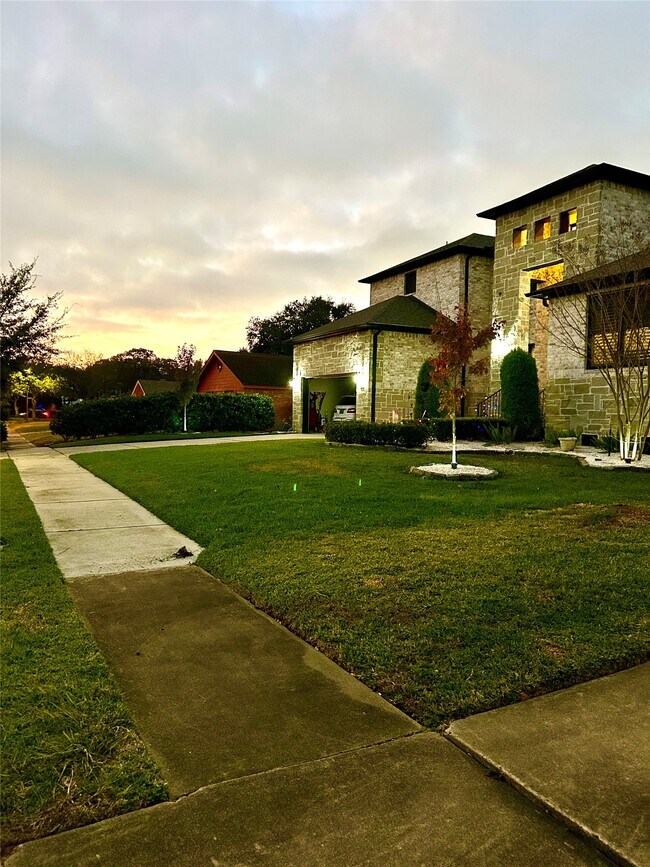 Building Photo - 5022 Darnell St