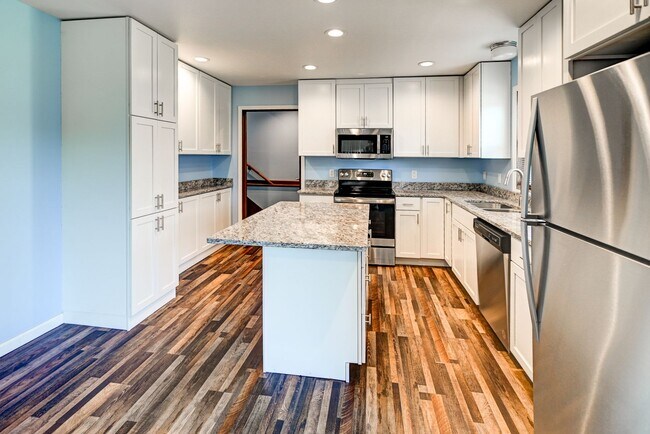 Building Photo - Broadway Drive - Sun Prairie