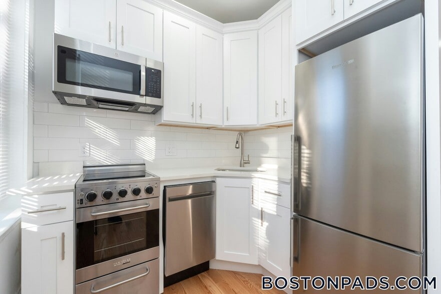 Building Photo - 175 Hemenway St