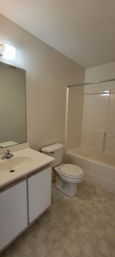 Building Photo - 106 Pinegrove Ct
