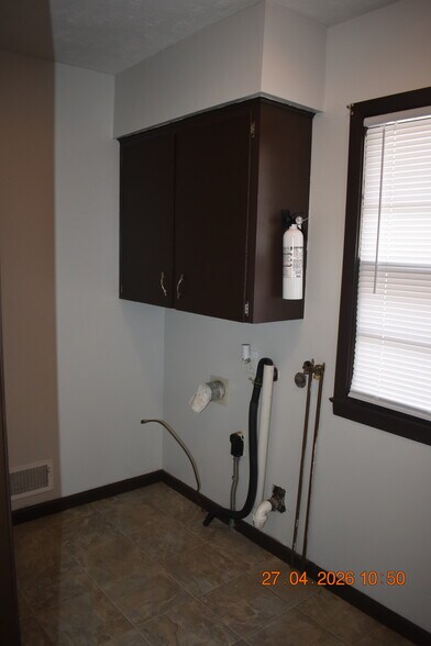 Building Photo - 4616 Grand Ave