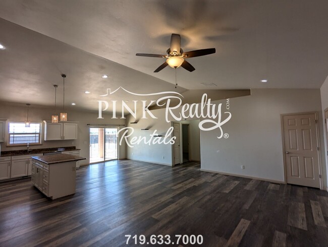 Building Photo - 1325 N Challenger Pl