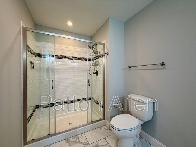 Building Photo - 207 Riverside View Dr