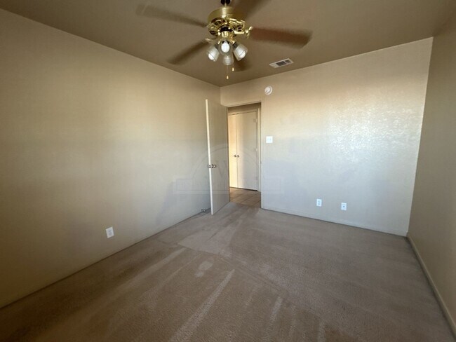 Building Photo - 1303 Chips Dr